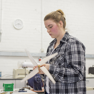 Nicole Pannekoek in the lab