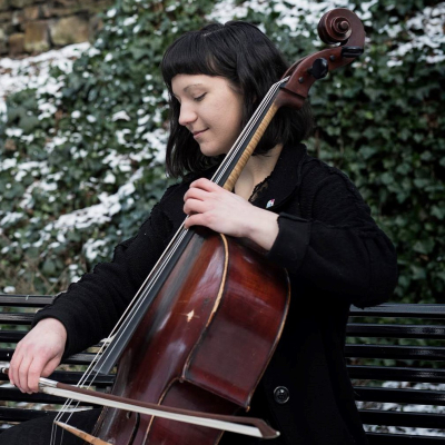 Joanna Stark playing cello