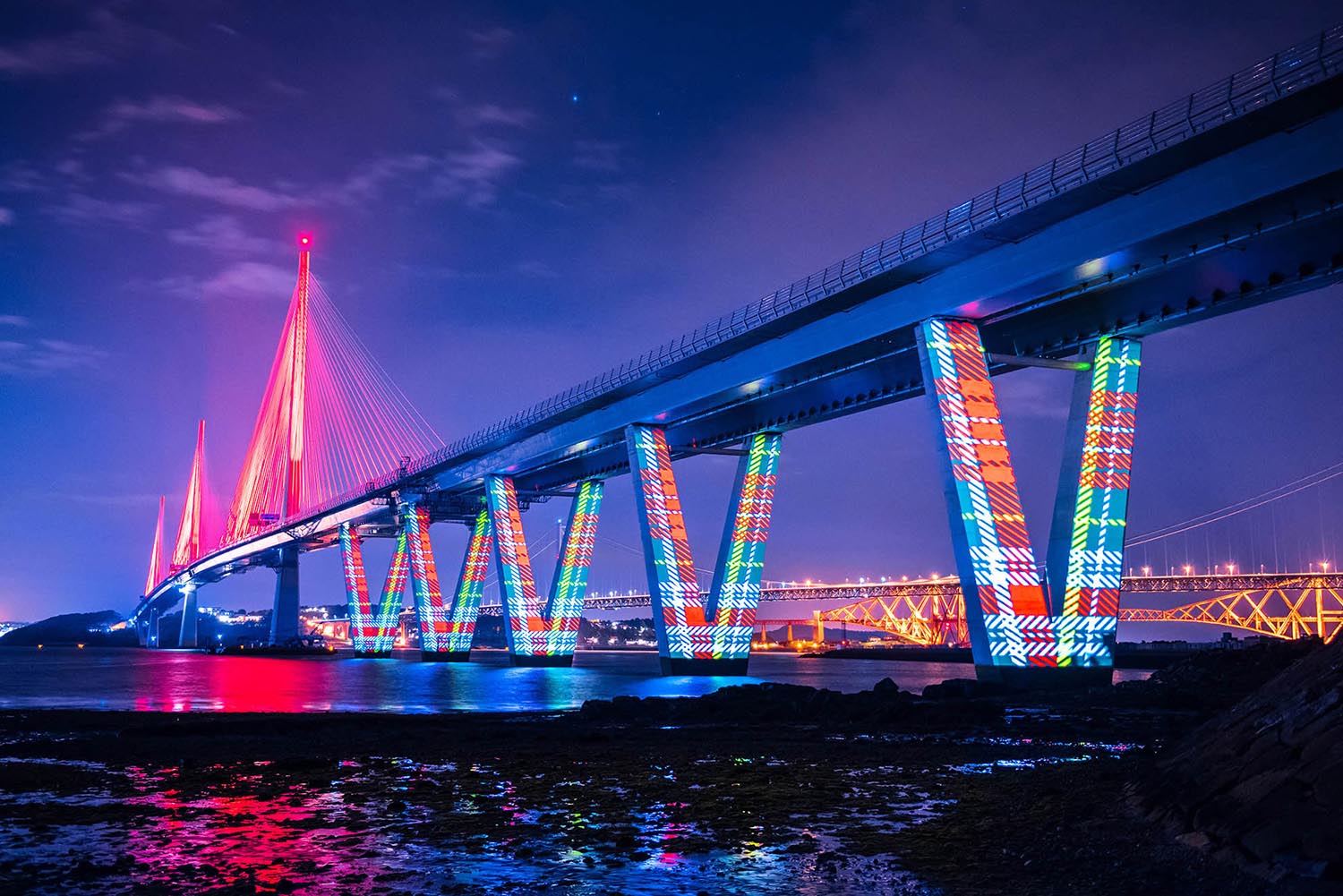 Projection mapping on the Queensferry Crossing bridge 
