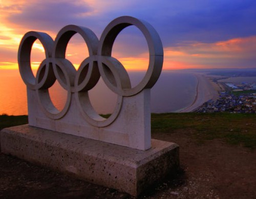A statue of the Olympic rings