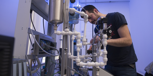 SEBE student in a lab.