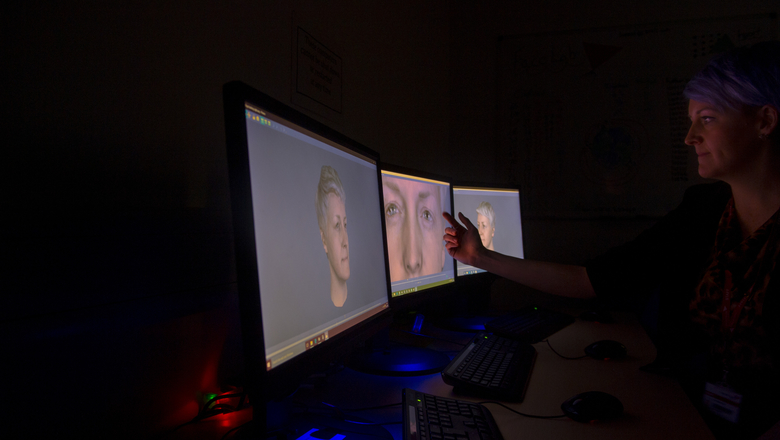  Lecturer Dr Faye Skelton operating the  DI4D PRO high fidelity facial motion capture system in the Psychology Lab.